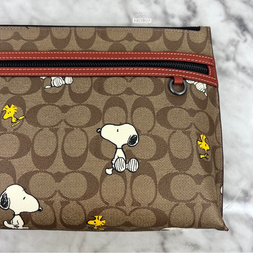Coach X Peanuts Carry All Pouch In Signature Canvas With Snoopy Woodstock Print - Picture 4 of 11